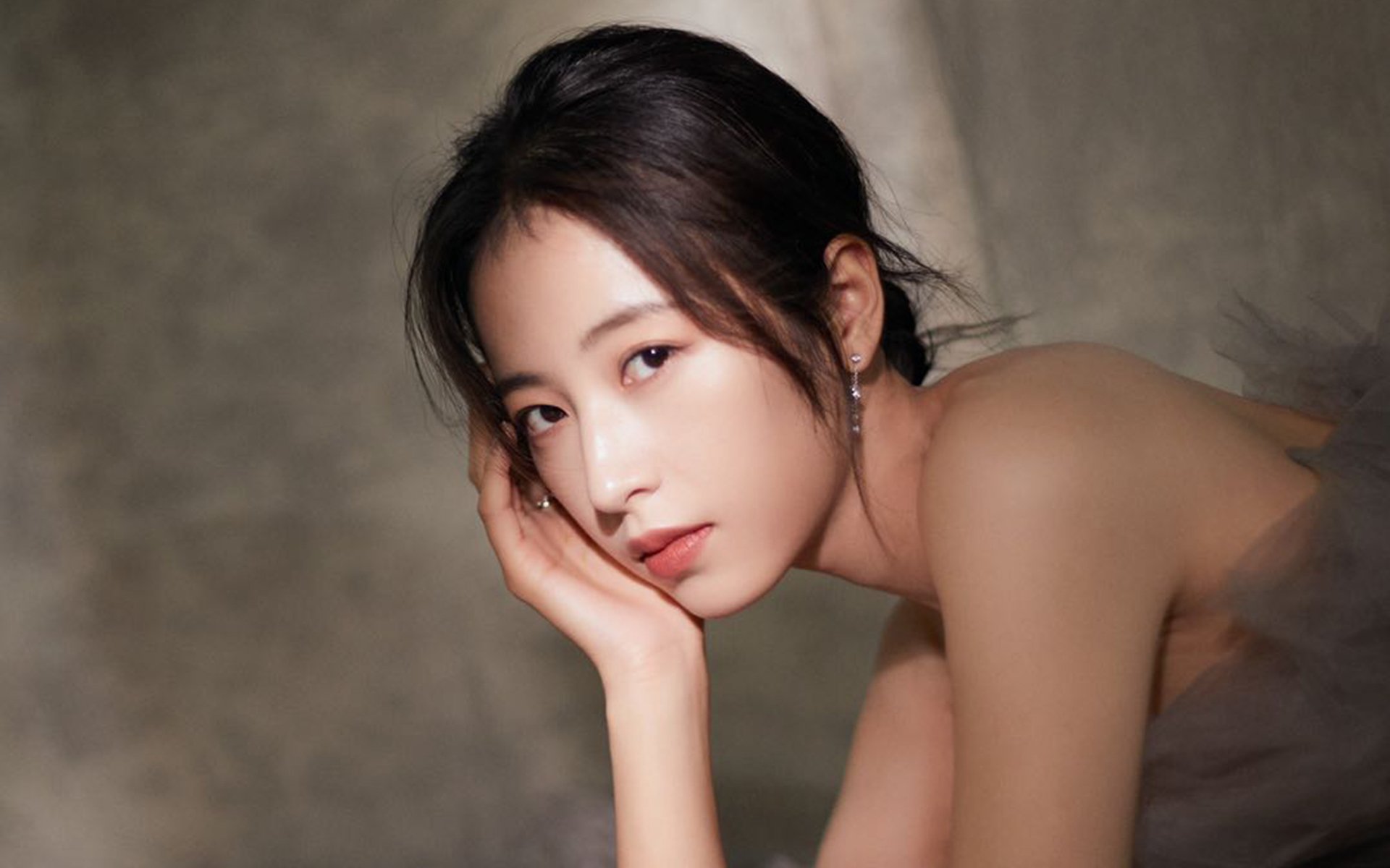 开云网站-法兰克福客场逆转失败，德甲争冠形势严峻，法兰克福最新转会