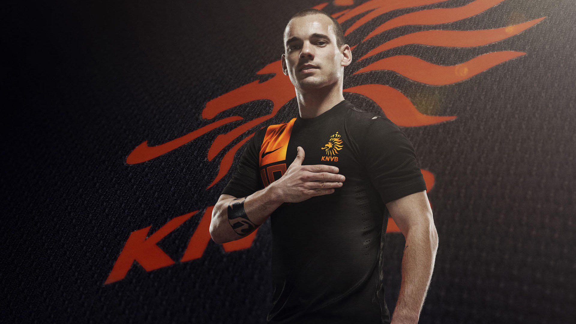 双方均有破门良机，战局胶着